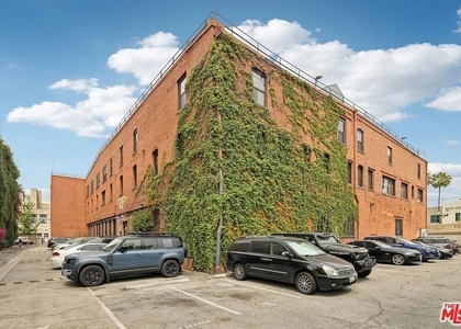 900 E 1st Street - Photo 1
