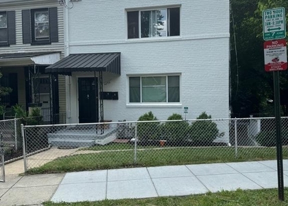 4253 Brooks Street Ne - Photo 1
