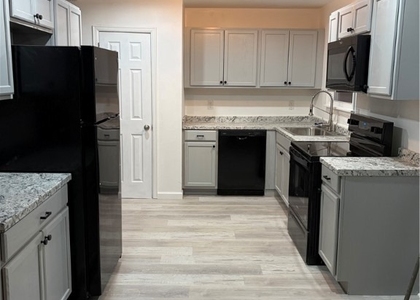 221 W Kelly Avenue - Photo 1