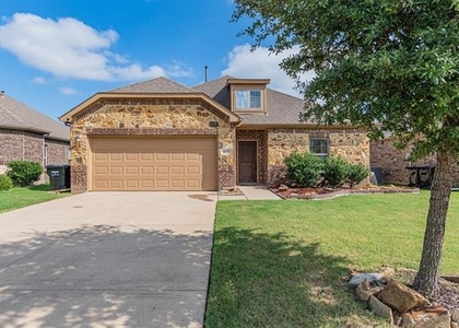 627 Redwood Drive - Photo 1
