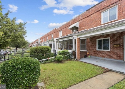 128 33rd Street Ne - Photo 1