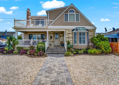 200 S Bayview Avenue - Photo 1