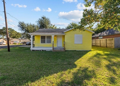 1916 N Logan Street - Photo 1