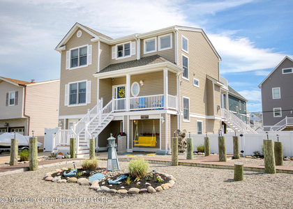 207 Ceylon Avenue - Photo 1
