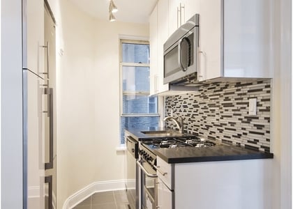 309 W 57th St - Photo 1