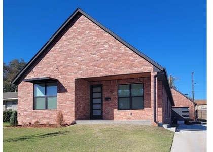 1615 Ne 9th Street - Photo 1