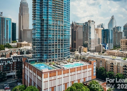 215 N Pine Street - Photo 1