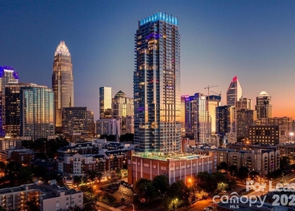 215 N Pine Street - Photo 1
