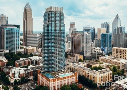 215 N Pine Street - Photo 1