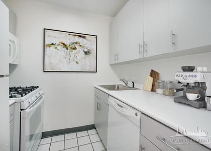 East 52nd Street - Photo 1