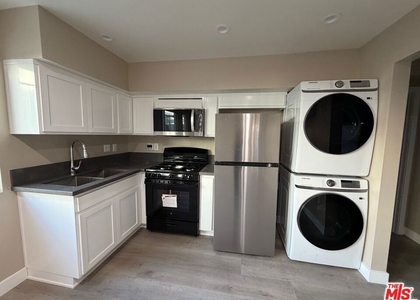 3568 S Budlong Avenue - Photo 1