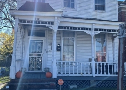 712 W Washington Street - Photo 1