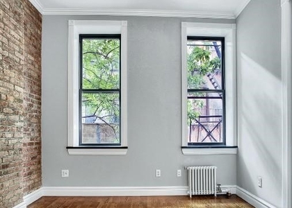 Mott Street - Photo 1