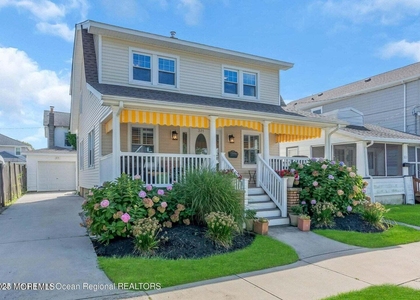 321 14th Avenue - Photo 1