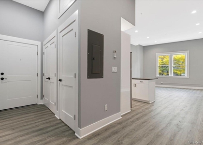 47 Beekman Avenue - Photo 1