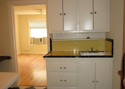 908 W 22nd St - Photo 1