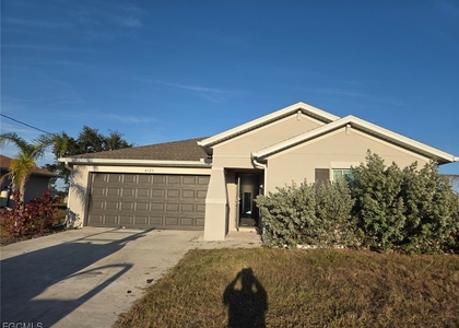 4125 Ne 15th Place - Photo 1