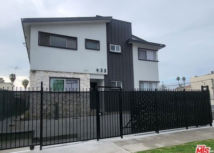 933 S Norton Avenue - Photo 1