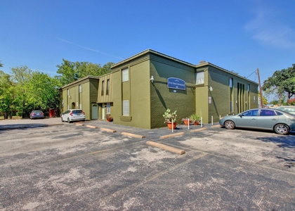 303 W 40th St - Photo 1