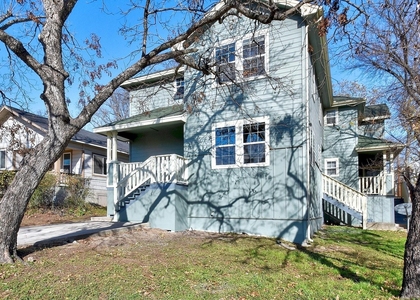 2206 Pennsylvania Ave - Photo 1