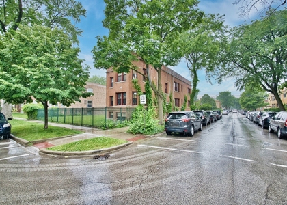 2437 W North Shore Avenue - Photo 1