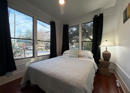 402 Hyde Park Boulevard - Photo 1