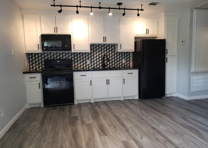 1503 Ryon Street - Photo 1