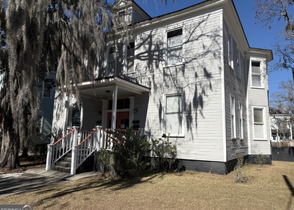 836 E Henry Street - Photo 1