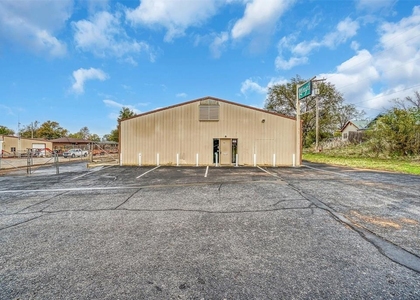901 W Ring Drive - Photo 1