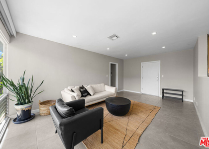 1145 Larrabee Street - Photo 1