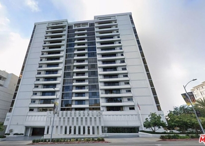 10660 Wilshire Boulevard - Photo 1