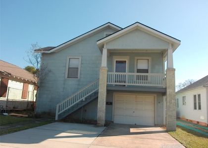 4619 Avenue Avenue S - Photo 1