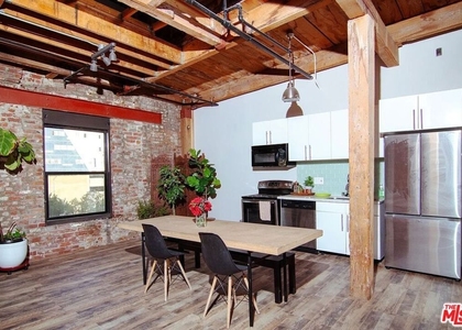 900 E 1st Street - Photo 1