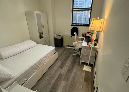 West 34th Street - Photo 1