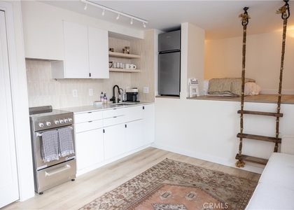 160 Avenida Florencia - Photo 1