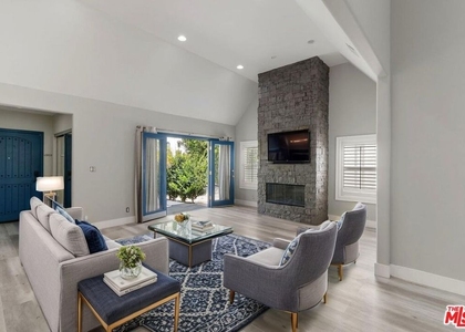1112 S Highland Avenue - Photo 1