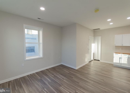 215 W King Street - Photo 1