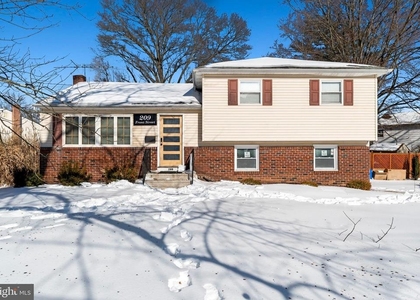 209 Front Street - Photo 1