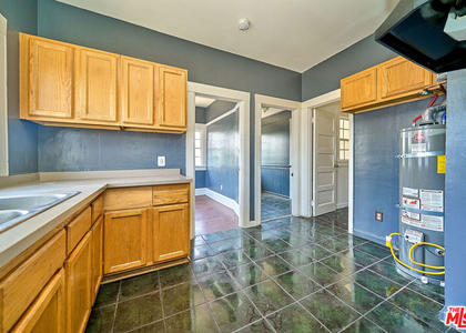 1347 Valencia Street - Photo 1
