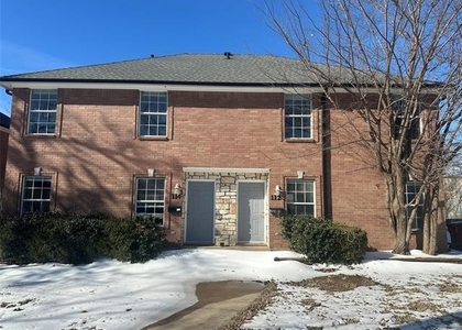 114 S Holly Street - Photo 1