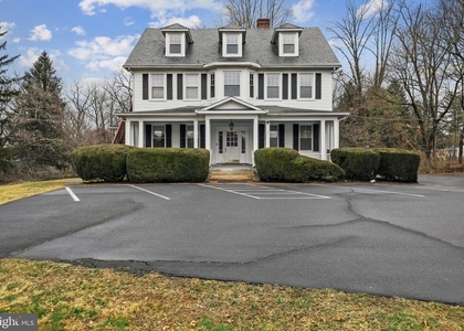 707 N Hickory Avenue - Photo 1