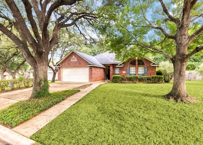 1502 Oak Knoll Ln - Photo 1