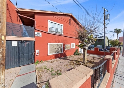 521 S Maryland Parkway - Photo 1