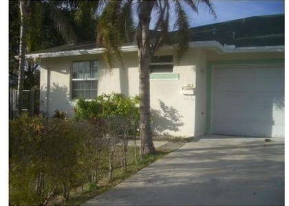 713 Ne 4th Street - Photo 1