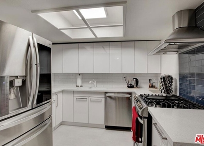 108 W Maple Street - Photo 1