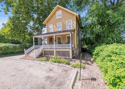 1433 Old Northern Boulevard - Photo 1