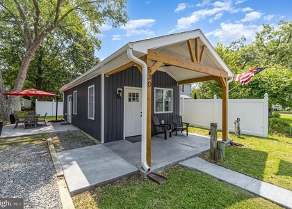 530 Monroe Bay Avenue - Photo 1