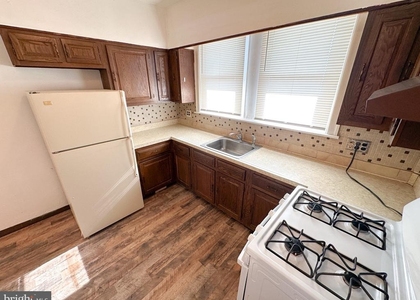 148 W Spencer Street - Photo 1