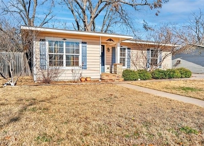 316 W Rucker Street - Photo 1