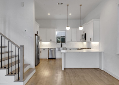 1526 Chestnut Street - Photo 1